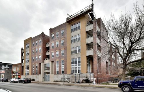 3611 Montrose Ave, Chicago, IL 60618-1084