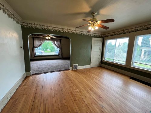 607 59 Ave, Duluth MN 55807-1908 exterior