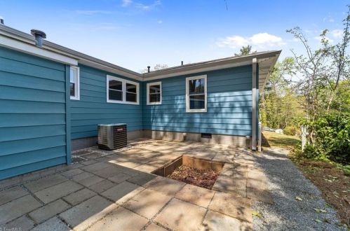 3011 Masonic Dr, Greensboro NC 27403-1934 exterior