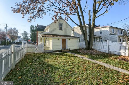 302 2nd St, Hummelstown PA  17036-1709 exterior