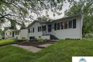 6811 Parkview Ln, Omaha NE  68104-1530 exterior