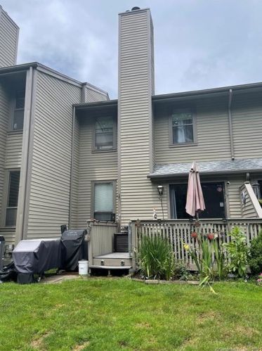 194 Metacomet Dr, Meriden CT 06450-3563 exterior