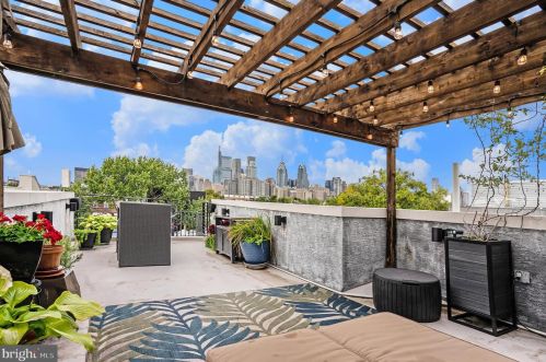 2225 Christian St, Philadelphia PA 19147-3710 exterior