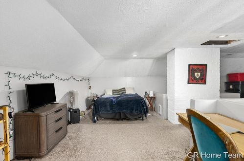 1006 Cherry St, Grand Rapids MI 49506-1450 exterior