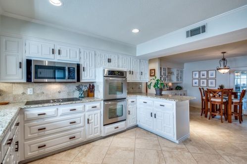 10727 Cox Ln, Dallas TX 75229-5211 exterior