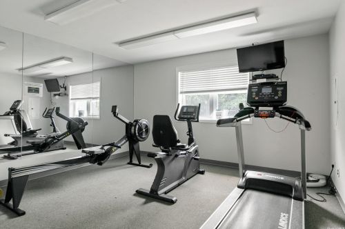 156 Alicia Dr, Babylon NY  11703-4041 exterior