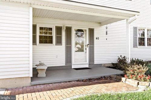 40 Crestwood Dr, Trenton, NJ 08690-1938