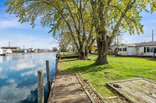 6334 Marina Dr, Algonac MI 48001-4212 exterior