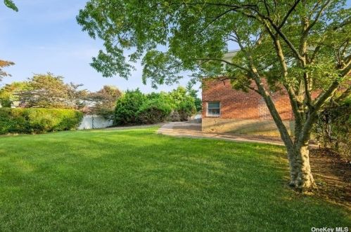 480 Commack Rd, Commack NY  11725-5011 exterior