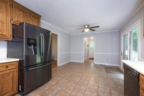 5059 Peach Mtn Cir, Gainesville GA 30507-8884 exterior