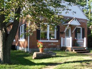 320 Rood Ave, Windsor CT  06095-3522 exterior