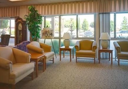 9550 Oak St, Bellflower CA 90706-5221 exterior