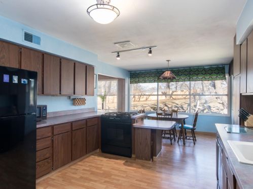 506 Apple Tree Rd, Milwaukee, WI 53217-4026