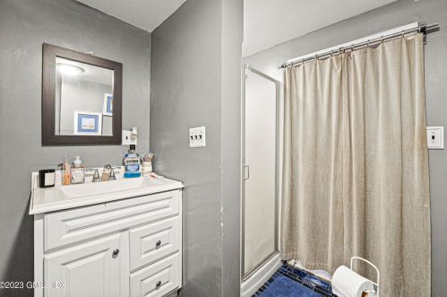 18 Comly Ave, Greenwich CT 06831-4933 exterior