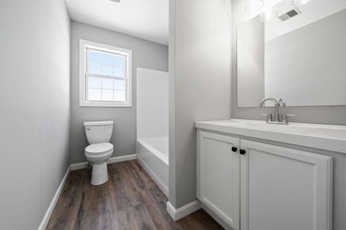 3 Amy Way, Concord NH 03303-1045 exterior