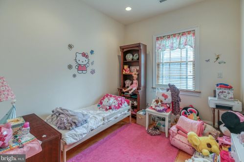 124 Bainbridge St, Philadelphia PA 19147-1866 exterior