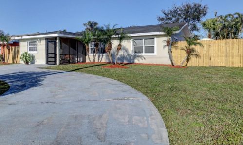 573 Floresta Dr, Fort Pierce FL  34983-8613 exterior