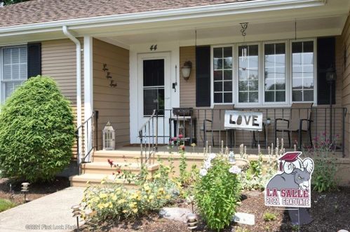 44 Forest View Dr, Providence, RI 02904-3029