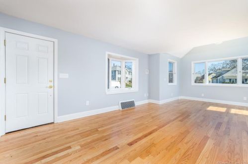 15 Dogwood Pl, Milford CT 06460-4930 exterior