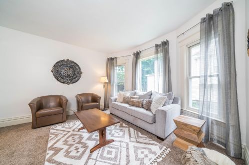 1020 Clinton Ave, Kalamazoo MI 49001-3881 exterior