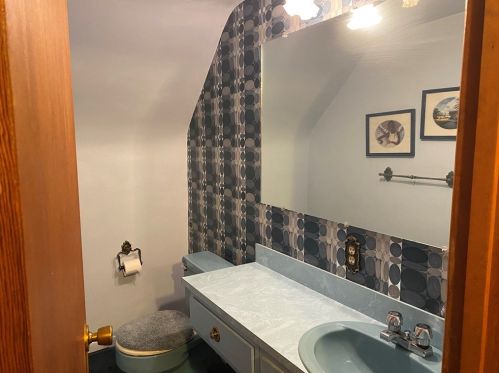 5704 Hampton St, Pittsburgh PA 15206-1618 exterior