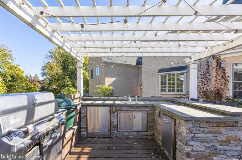 1593 Wrightstown Rd, Upper Makefield PA 18940-2814 exterior