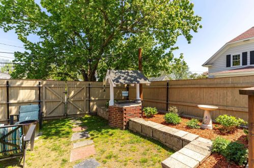 45 Oak St, Dover NH 03820-2845 exterior