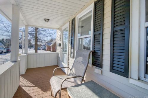 92 West St, Windsor Locks CT  06096-1813 exterior