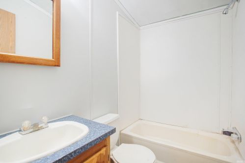 921 4 St, Mishawaka IN 46544-2703 exterior