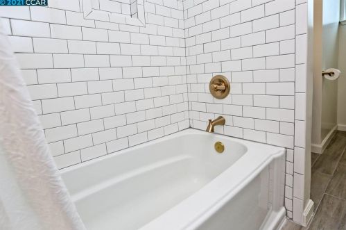 1869 Larkspur Ct, Concord CA 94519-1104 exterior