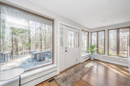 14 Elizabeth Pl, Armonk, NY 10504-1428