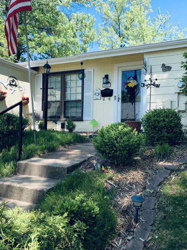 2410 Forest Shadows Dr, Saint Louis, MO 63136-5805