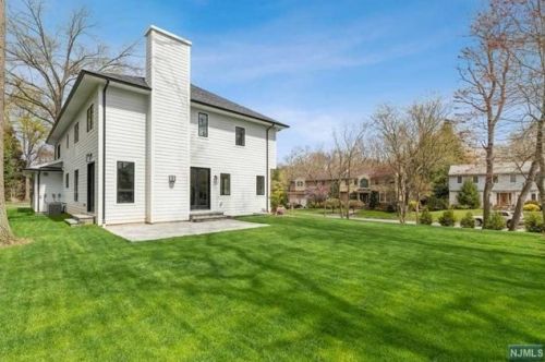 51 Meadow St, Demarest, NJ 07627-2407