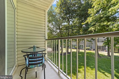 72 Holly Ct, Trenton NJ 08619-4636 exterior