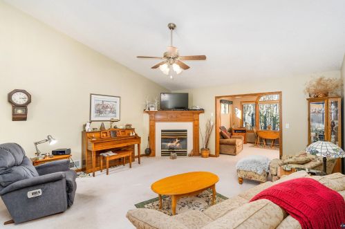 331 Hickory St, Duluth MN 55811-4814 exterior