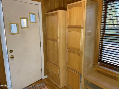 2087 Whitehall Rd, Meskegon MI 49445-1043 exterior