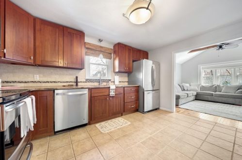 32 Hall Pl, Quincy MA 02169-4025 exterior