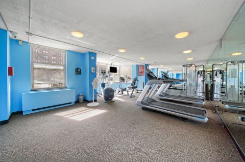 525 Hawthorne Pl, Chicago IL  60657-2907 exterior