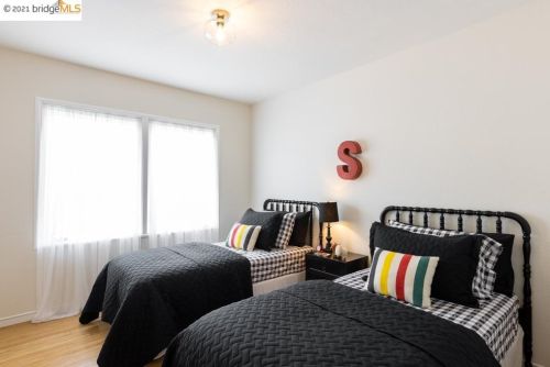 1424 Harmon St, Berkeley CA 94703-2725 exterior