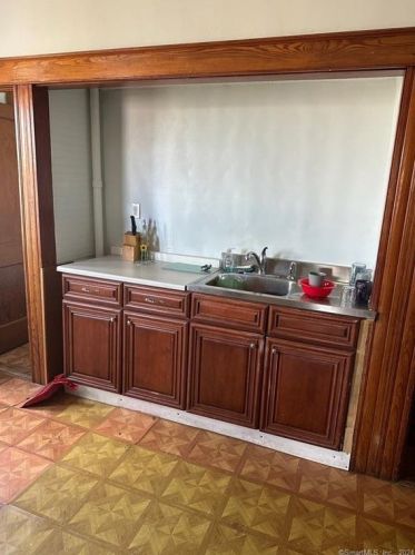 260 Grove St, New Britain CT 06053-3762 exterior