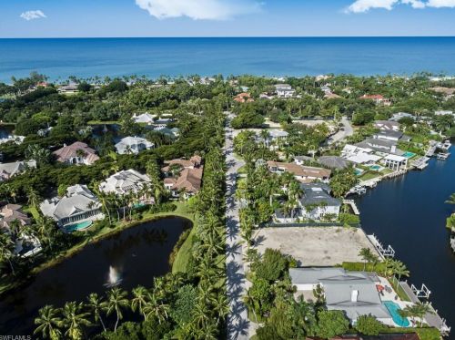 395 21 Ave, Naples FL 34116-6423 exterior