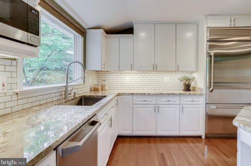 8909 Linton Ln, Alexandria VA 22308-2438 exterior