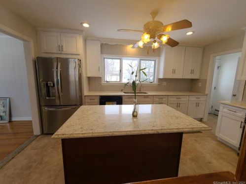 99 Elm St, North Haven CT 06473-2509 exterior