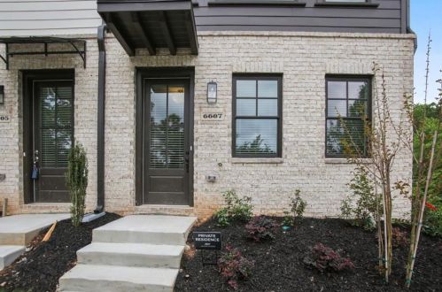 6607 Beacon Dr, Atlanta GA 30328 exterior