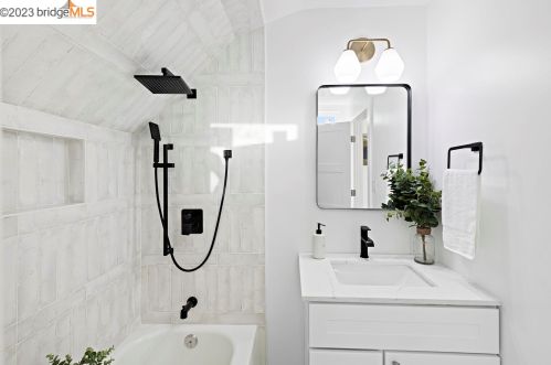 1334 Kains, Berkeley CA 94702-1016 exterior