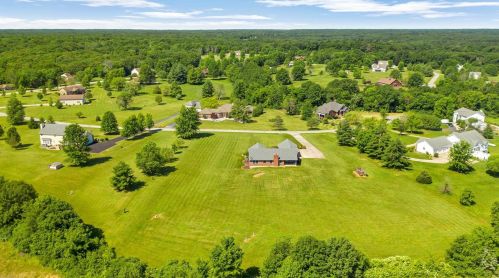 103 Wolf Trl Ct, Defiance MO 63341-1356 exterior