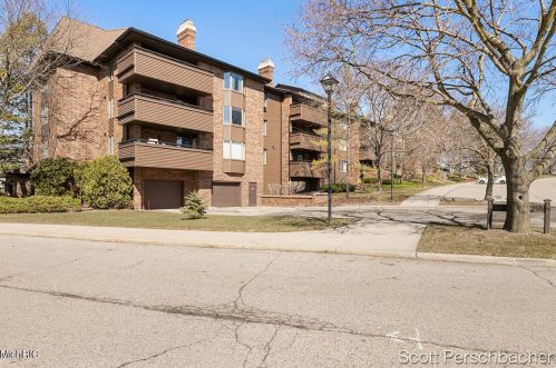 3181 Charlevoix Dr, Grand Rapids, MI 49546-7060