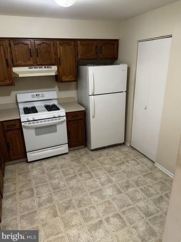 9 Wyndham Pl, Trenton NJ 08691-3127 exterior