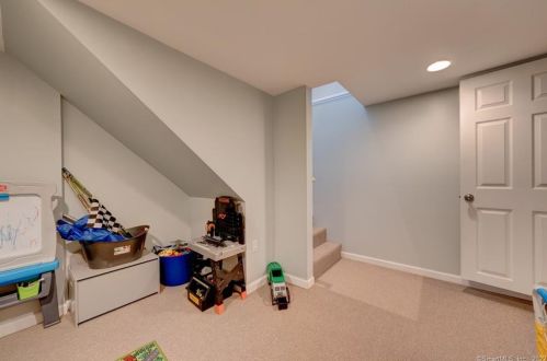 30 Cora St, Enfield CT 06082-5120 exterior