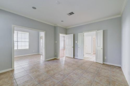 5406 Courtyard Dr, Austin TX 78730-5015 exterior